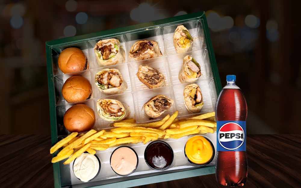 GIANT FAMILY BOX — SANDWICHES
